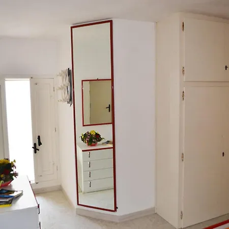 Three Bedroom Very Close To The In سان فوكا
