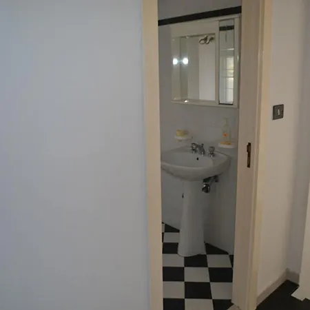 Three Bedroom Very Close To The In شقة *