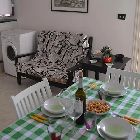 Three Bedroom Very Close To The In شقة *